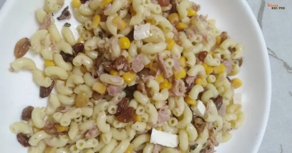 Macaroni salad with tuna